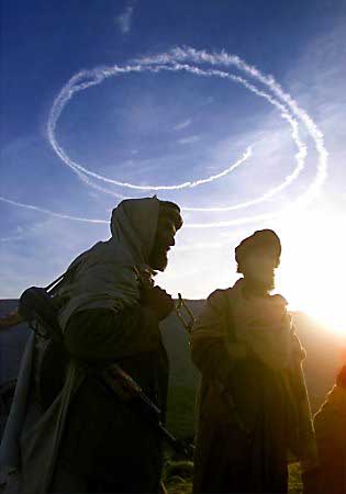Click on the December 14th photo of B52 contrails over Tora Bora for a
